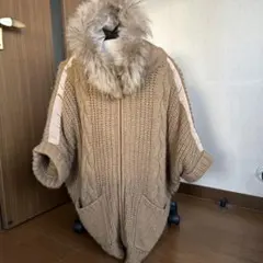 フード付きベージュニットポンチョ