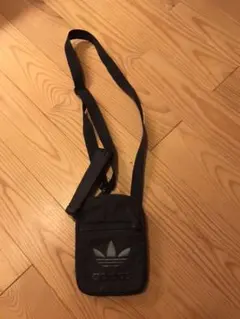 アディダス　オリジナルス　サコッシュ