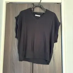 KHALITA ブラックVネックニットベスト