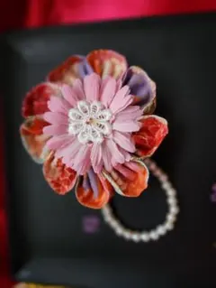 つまみ細工ブローチ パール付き