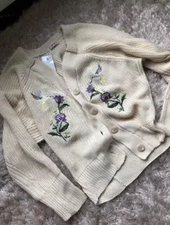 ベージュ 刺繍 カーディガンのサムネイル