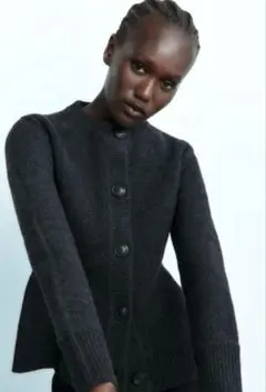 ZARA ダークグレー ボタン付きカーディガン