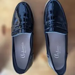 エナメルのブラックローファー M(約22.5センチ)