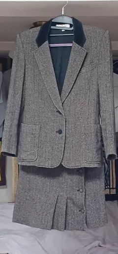 訳あり　冬用スーツ　ジャケットとスカート　7号