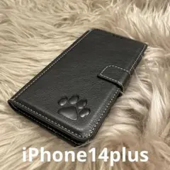 iPhone14plus 手帳型スマホケース　レザー　黒　肉球　犬猫　足あと