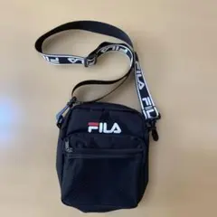 FILA ショルダーバッグ ブラック ロゴ入りのサムネイル
