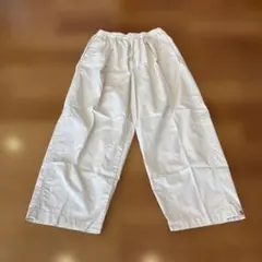 ユニクロ　ホワイトパンツ スナップボタン付き