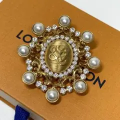 美品 ルイヴィトン LVダイナスティ ブローチ ゴールド パール 新ロゴ