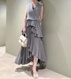 【新品】snidel スナイデル デザインジレ ベスト　金ボタン　Ｖネック