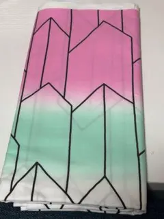 【在庫処分】幾何学模様の綿生地 ピンクと緑のグラデーション