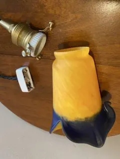 フランス　ビンテージ　アールヌーボーデザイン　フラワーシェイプ　ランプシェード