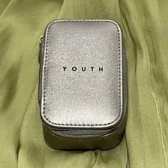 美品❣️YOUTH シルバーポーチ ゴールドジッパー