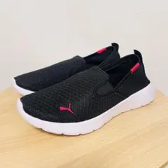 PUMA(プーマ) ブラック ピンク スリッポン　24.5㎝