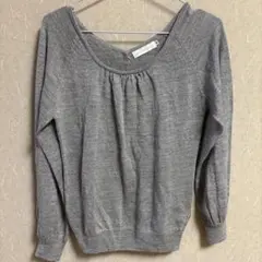 アースミュージックエコロジー バックリボンボタン付きグレーセーター