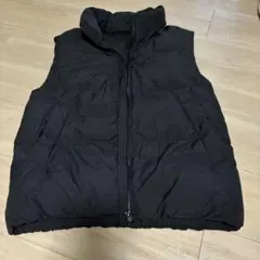 GU黒のダウンベスト