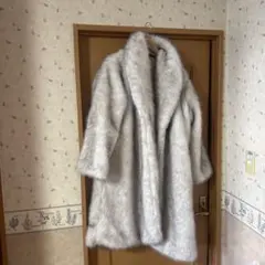 美品　ボリュームファーロングコート