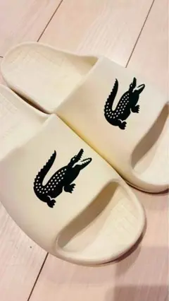 LACOSTE ロゴ入り スライドサンダル クリーム