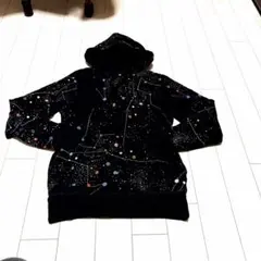 ギリギリ価格。ニューボールドの黒に星座柄の綿100%フード付パーカー