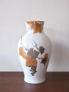 新品未使用　大倉陶園　金箔装飾のブドウ模様花瓶　箱つき 新品未使用 大倉陶園 金箔装飾のブドウ模様花瓶 箱つき - メルカリ