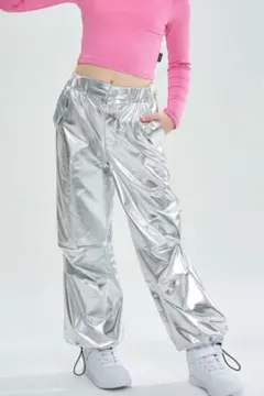 新品タグ付き✳︎LOlanta シルバーカーゴパンツ150㎝