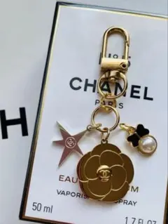 CHANEL _2025.ホリデー限定_フラワーチャーム _キーホルダー〈新品〉
