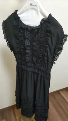 RED VALENTINO　レッドヴァンティノ 黒 ひざ丈ワンピース 半袖