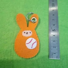 お守り　うさぎダルマ　 野球ボールのサムネイル