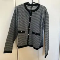 ノーカラージャケット ブラック　ホワイト　金ボタン　しまむら