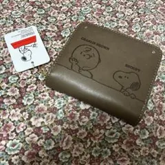 新品　スヌーピー　二つ折り財布のサムネイル