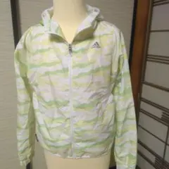 アディダス　レディースパーカー