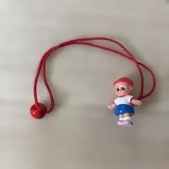 キューピーちゃん伸び切った赤いゴムつき