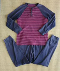 UNIQLO キッズ パジャマ L 135〜145cm男の子ボーダー　赤色紺色