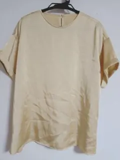 ゴールド イエロー 半袖 Tシャツ シンプルのサムネイル