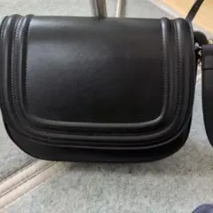 ブラック ショルダーバッグのサムネイル