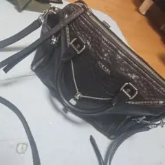 DIESEL ブラックレザーショルダーバッグ