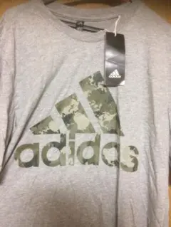 〔迷彩色ロゴ！、早い者勝ちです！〕adidas  カジュアルTシャツ〔サイズＯ〕