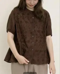 新品・未使用　Samansa Mos2 3D刺繍バンドカラーブラウスのサムネイル
