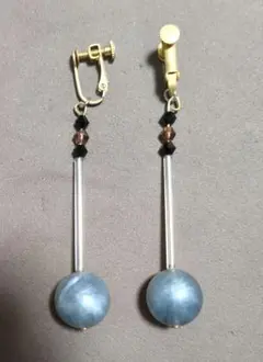 青いボール型ロングイヤリング