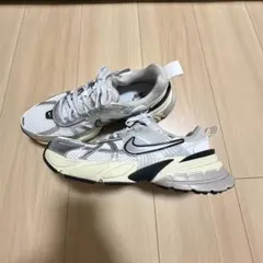 NIKE V2K RUN スニーカー