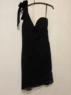 ワンショルダー ブラックドレス タイトフィット