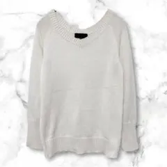 【UNTITLED】Vネック ニット セーター アイボリー サイズ2 綿　M