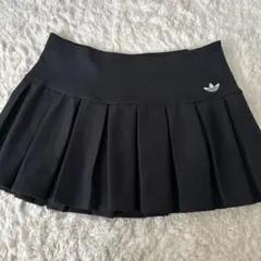 adidas ミニスカート