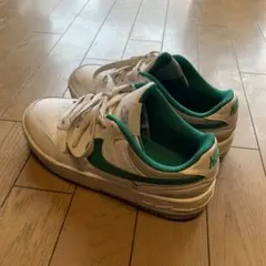 Nike ホワイト/グリーンスニーカー
