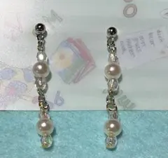 パール調ビーズとクリスタルビーズのロングピアス