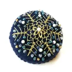 【ネイビー】雪の結晶　くるみボタン　フェルト　刺繍　ビーズ　クリスマス