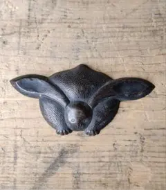 古い 木彫りのうさぎ 面取 抽象 手乗り 兎 一刀彫り 無銘 folk art