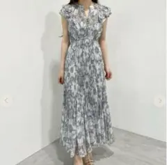 美品ココディール　cocodeal 線画フラワーフリルプリーツワンピース　ロング