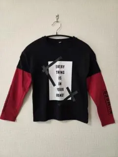 130サイズ ストリート系 レイヤード風 ロンT 黒×赤 グラフィックプリント