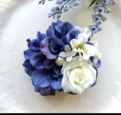 ブルーパープルダリアとコットンパールのコサージュ