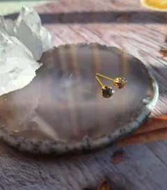 ※訳ありブラックオパール4mm　スタッドピアス　サージカルステンレス